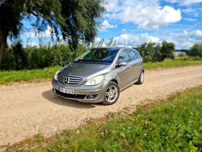 Mercedes B170 thumbnail 1