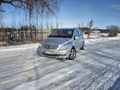 Mercedes B200 thumbnail 1