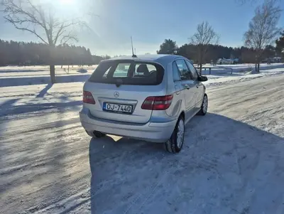Mercedes B200 thumbnail 3