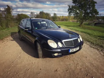 Mercedes E220 thumbnail 1